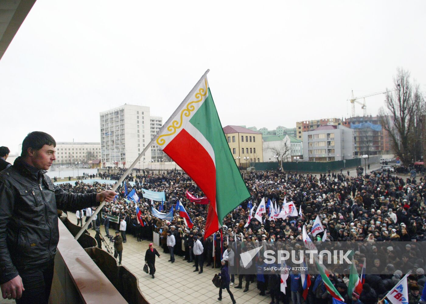 Rally in Grozny "People! Medvedev! Putin! Together we win!"