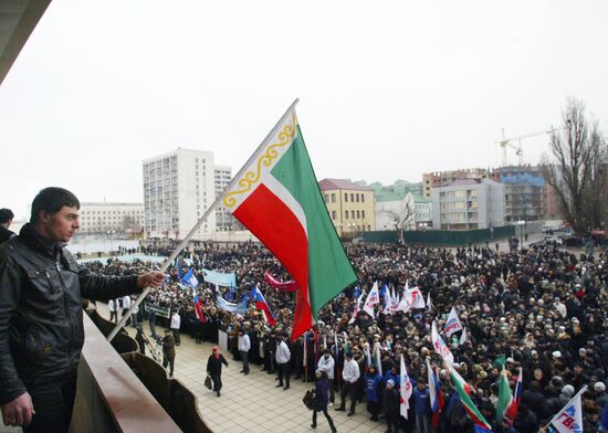 Rally in Grozny "People! Medvedev! Putin! Together we win!"