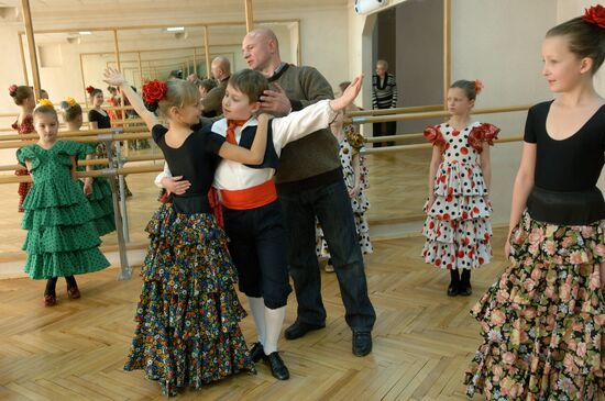 School with advanced study of foreign languages