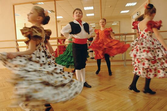 School with advanced study of foreign languages