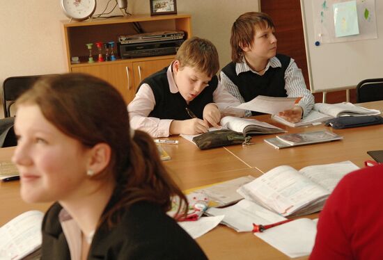 School with advanced study of foreign languages
