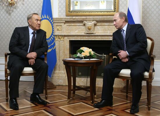 Vladimir Putin meets with Nursultan Nazarbayev