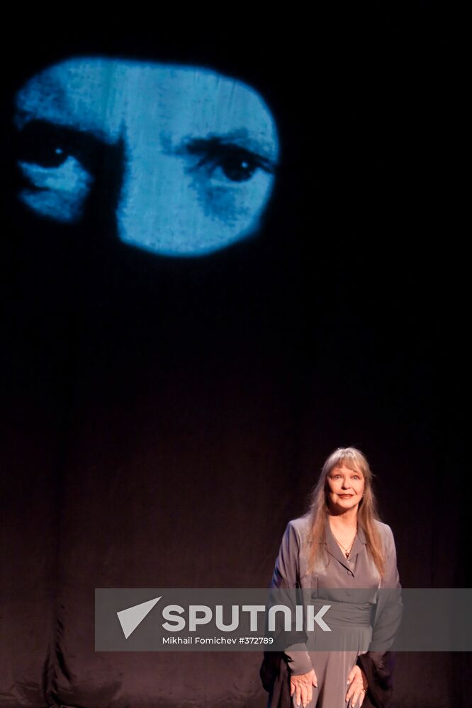 Pre-premiere show of Marina Vladi's monoplay