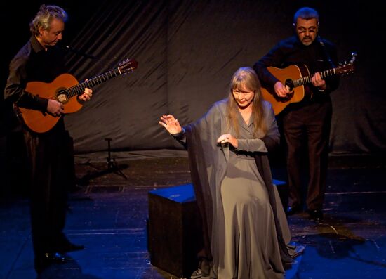 Pre-premiere show of Marina Vladi's monoplay