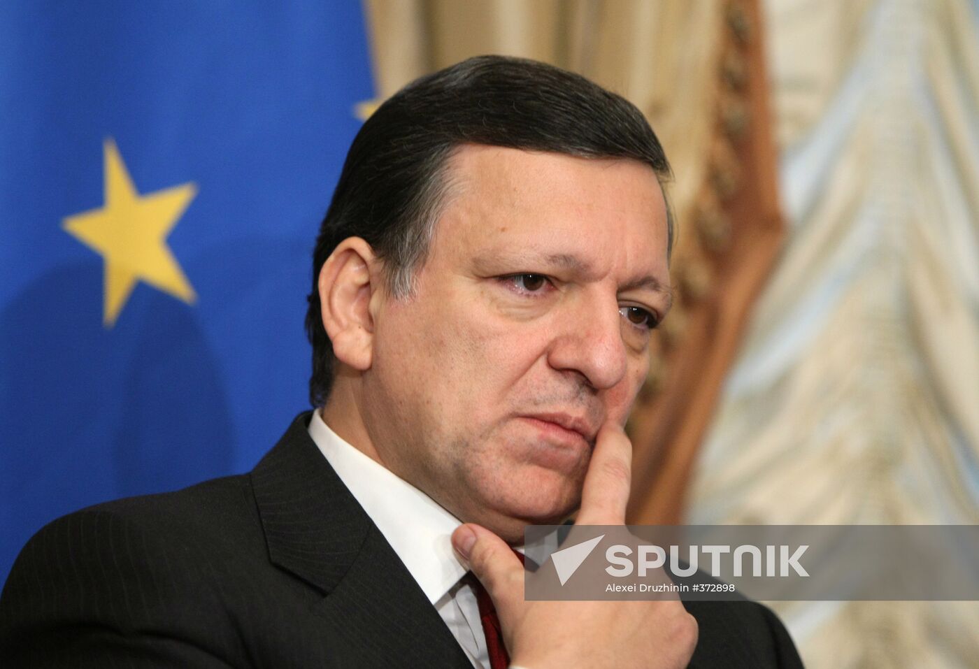 Vladimir Putin meets with José Manuel Barroso