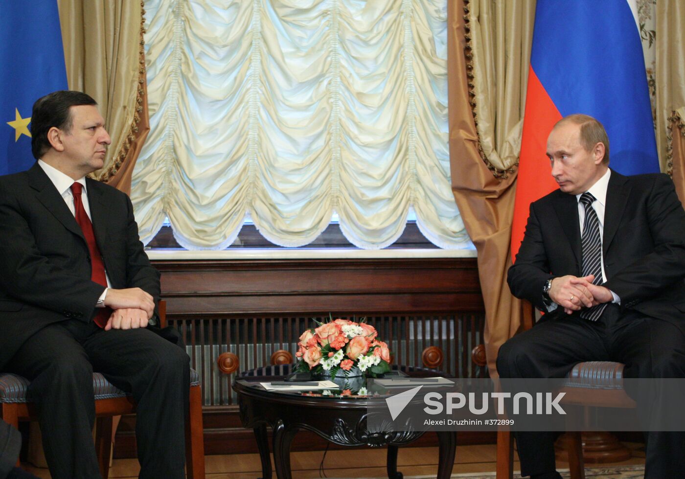 Vladimir Putin meets with José Manuel Barroso