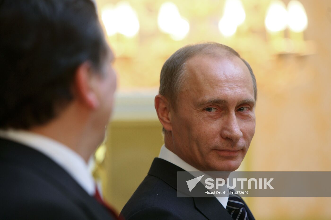 Press conference by Vladimir Putin and Jose Manue