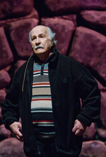 Vladimir Zeldin stars in the play "Man From La Mancha"