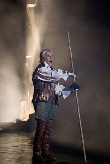 Vladimir Zeldin stars in the play "Man From La Mancha"