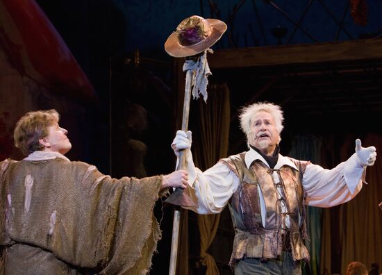 Vladimir Zeldin stars in the play "Man From La Mancha"
