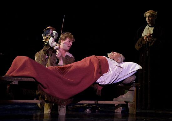 Vladimir Zeldin stars in the play "Man From La Mancha"