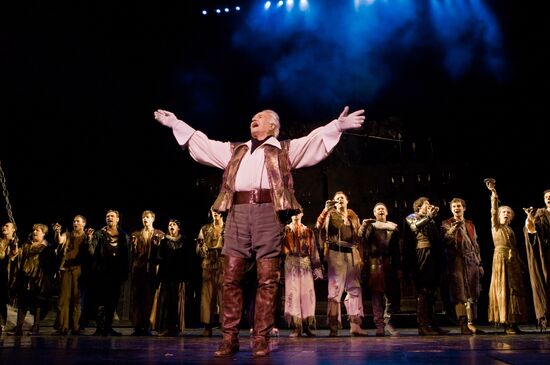 Vladimir Zeldin stars in the play "Man From La Mancha"