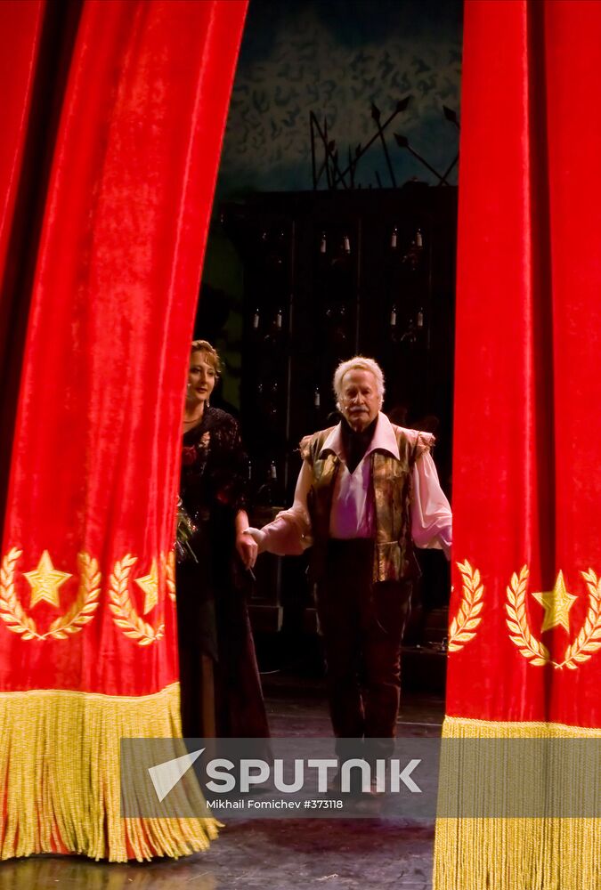 Vladimir Zeldin stars in the play "Man From La Mancha"