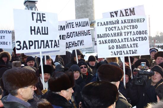 KrasAir employees rally in Krasnoyarsk