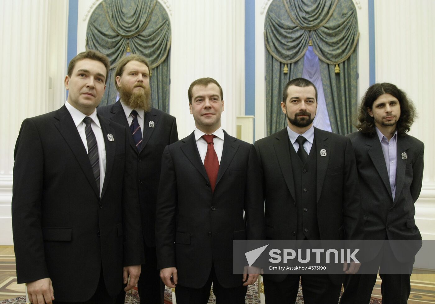Dmitry Medvedev handing prizes to young scientists