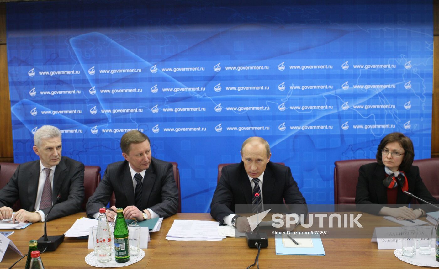 Vladimir Putin chairs meeting of Council of chief designers
