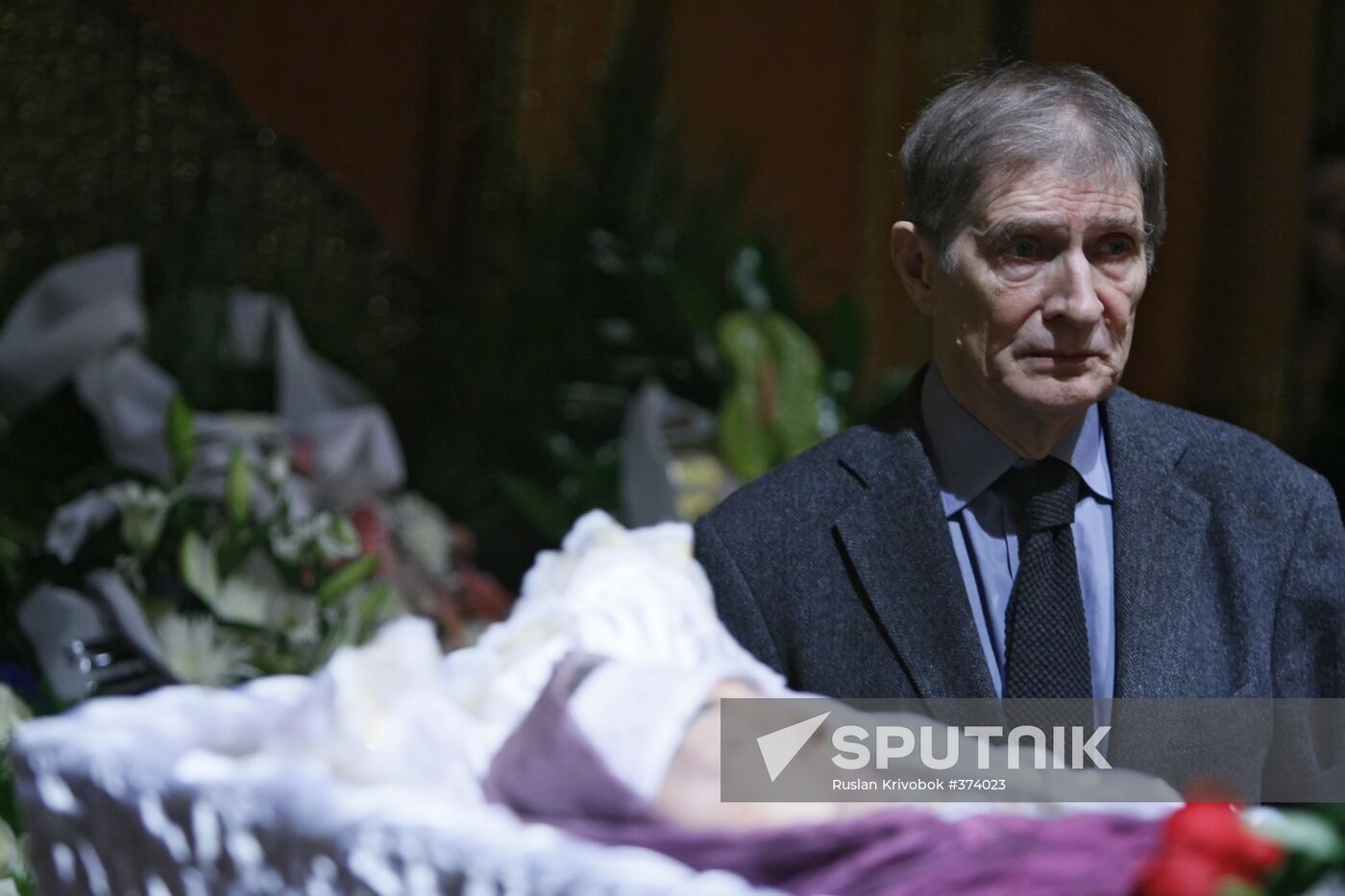 People pay last respects to Margarita Eskina