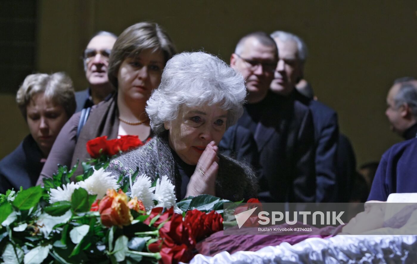 People pay last respects to Margarita Eskina