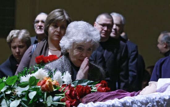 People pay last respects to Margarita Eskina