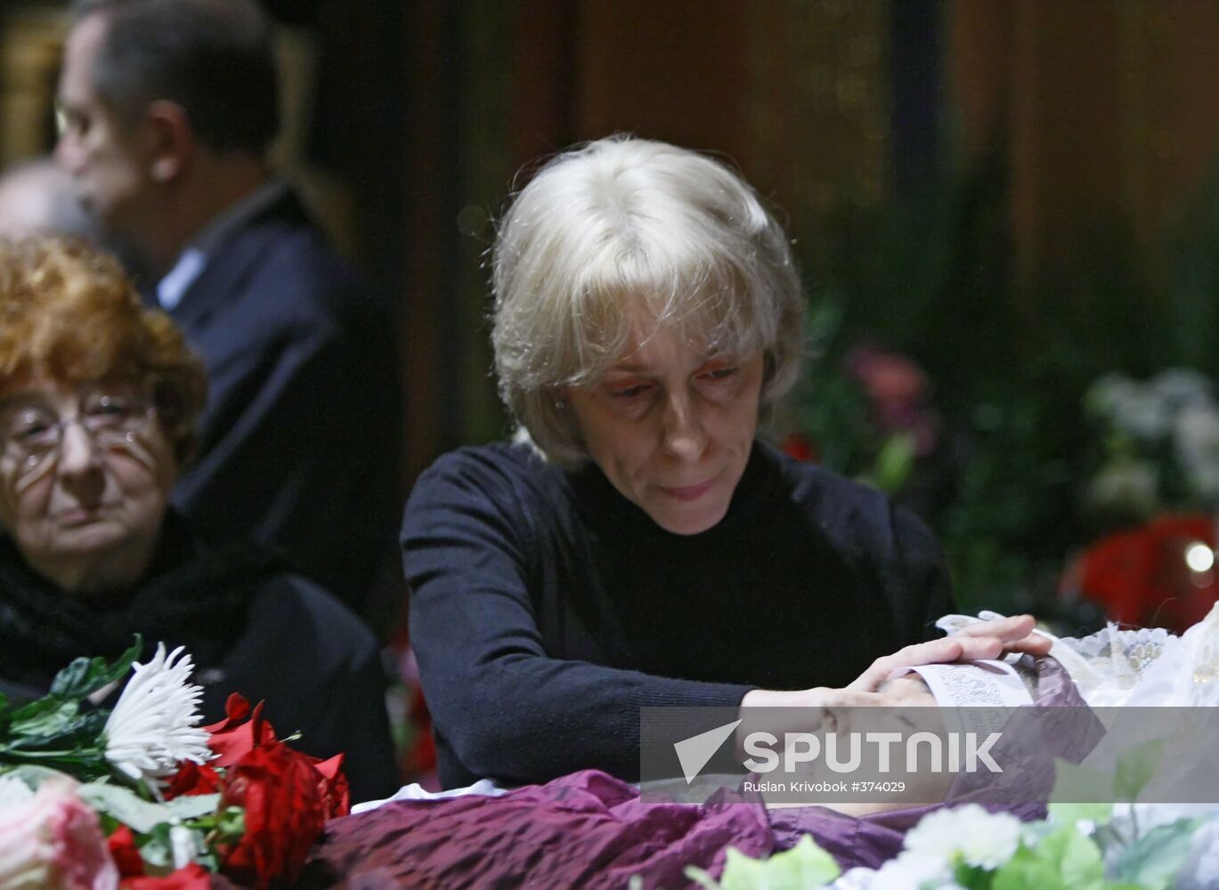 People pay last respects to Margarita Eskina