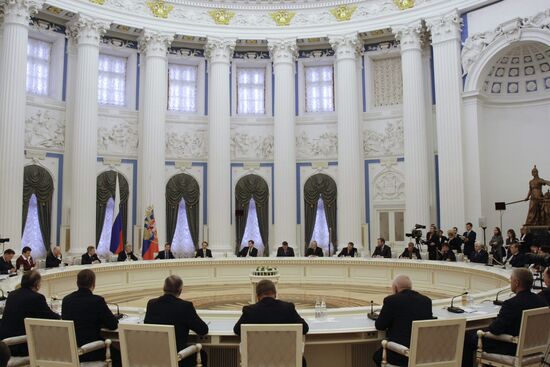 Russian President meets with top Federation Council officials