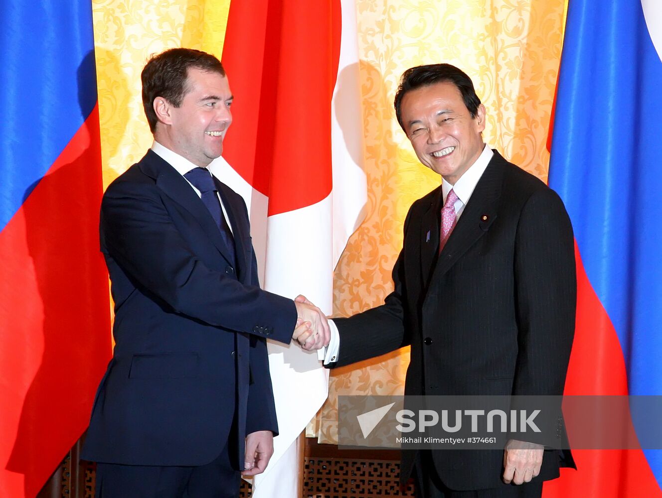 Dmitry Medvedev and Taro Aso in Yuzhno-Sakhalinsk