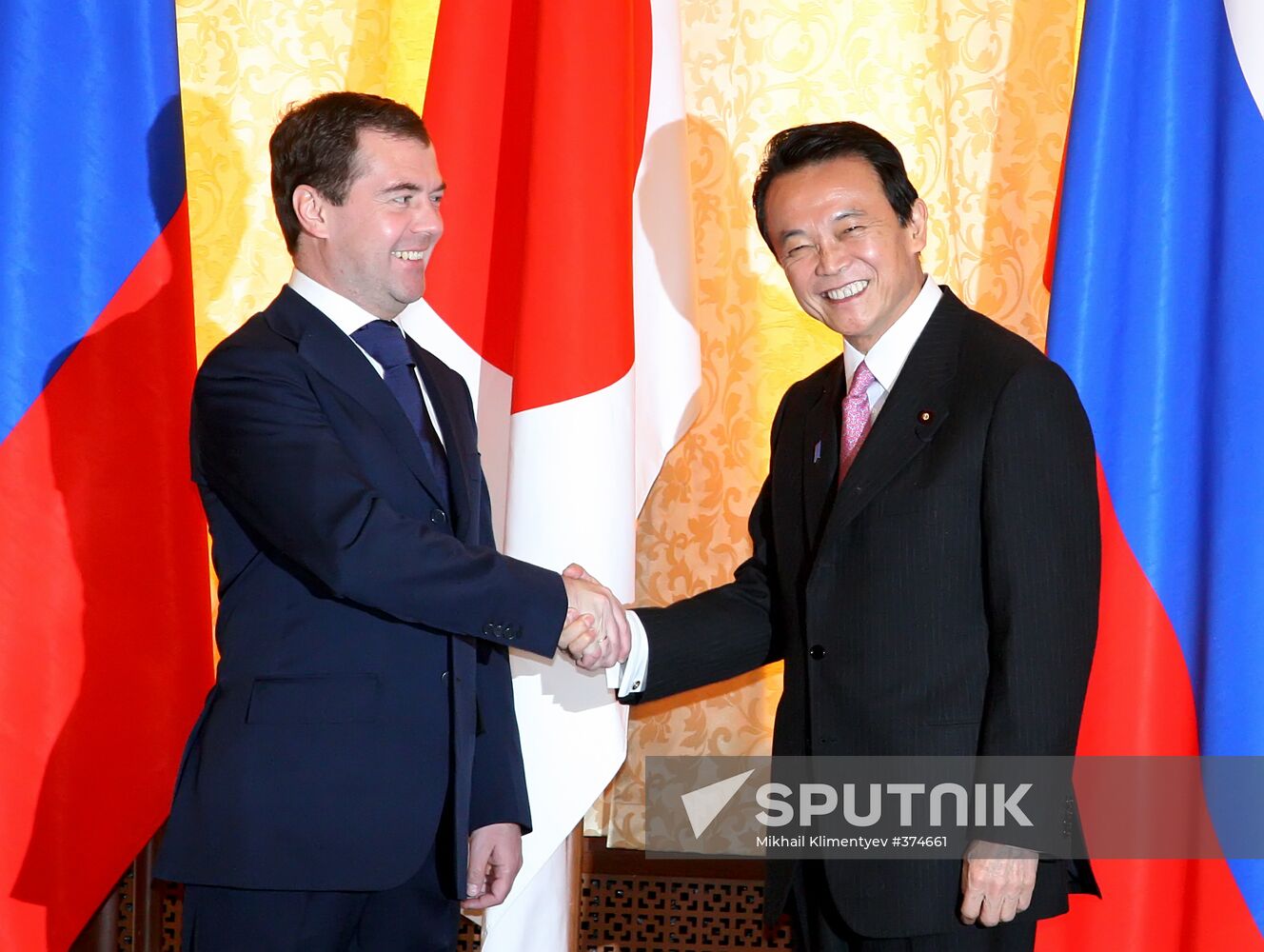 Dmitry Medvedev and Taro Aso in Yuzhno-Sakhalinsk