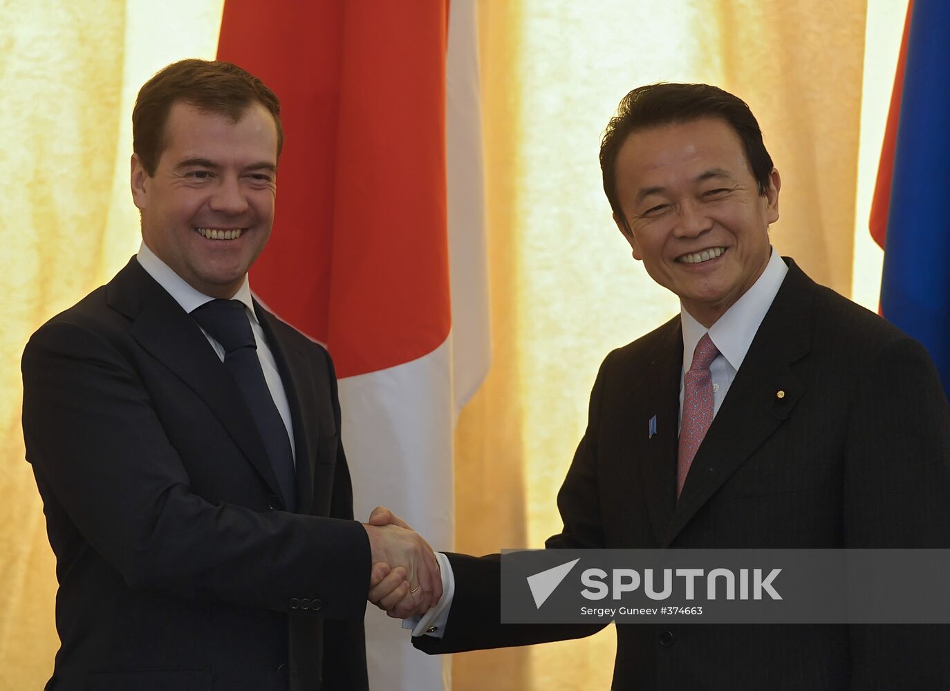 Dmitry Medvedev and Taro Aso in Yuzhno-Sakhalinsk
