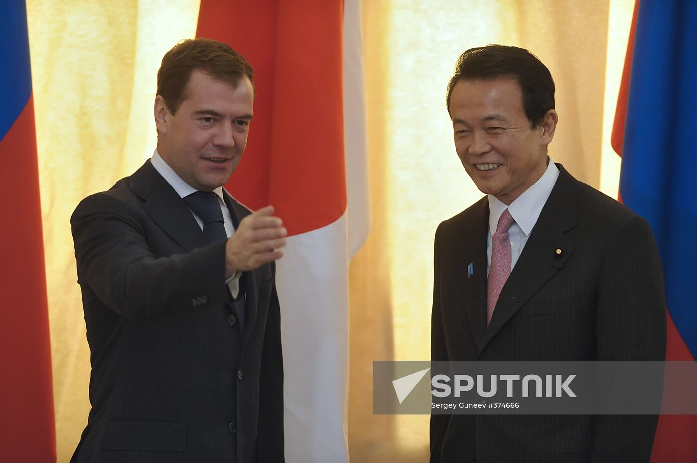 Dmitry Medvedev and Taro Aso in Yuzhno-Sakhalinsk