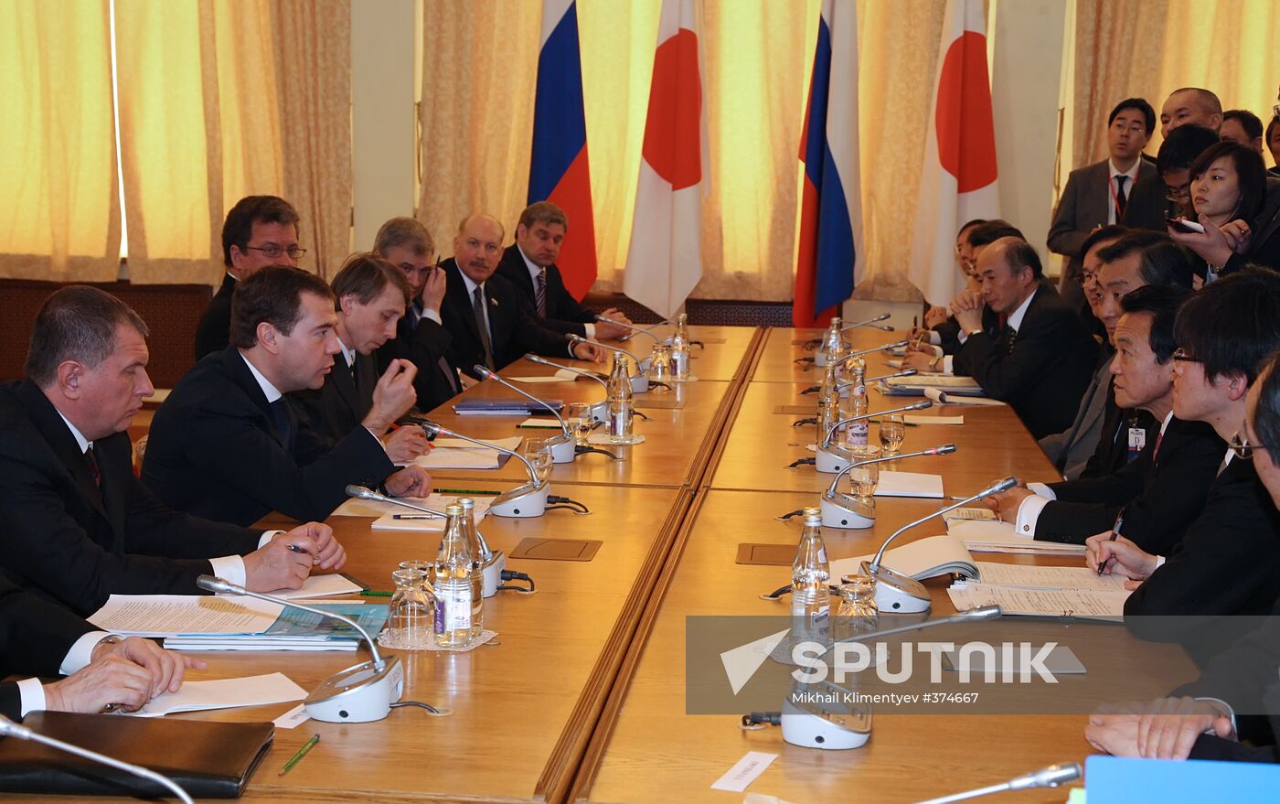 Dmitry Medvedev and Taro Aso in Yuzhno-Sakhalinsk