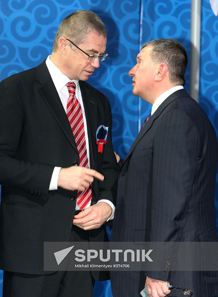 Alexander Medvedev and Igor Sechin at gas plant