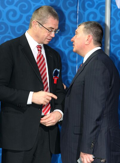 Alexander Medvedev and Igor Sechin at gas plant