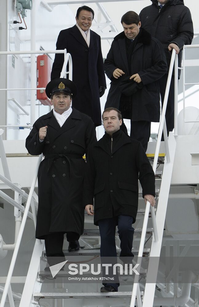 Dmitry Medvedev examined Grand Aniva tanker