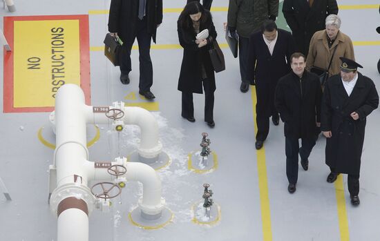 Dmitry Medvedev examined Grand Aniva tanker