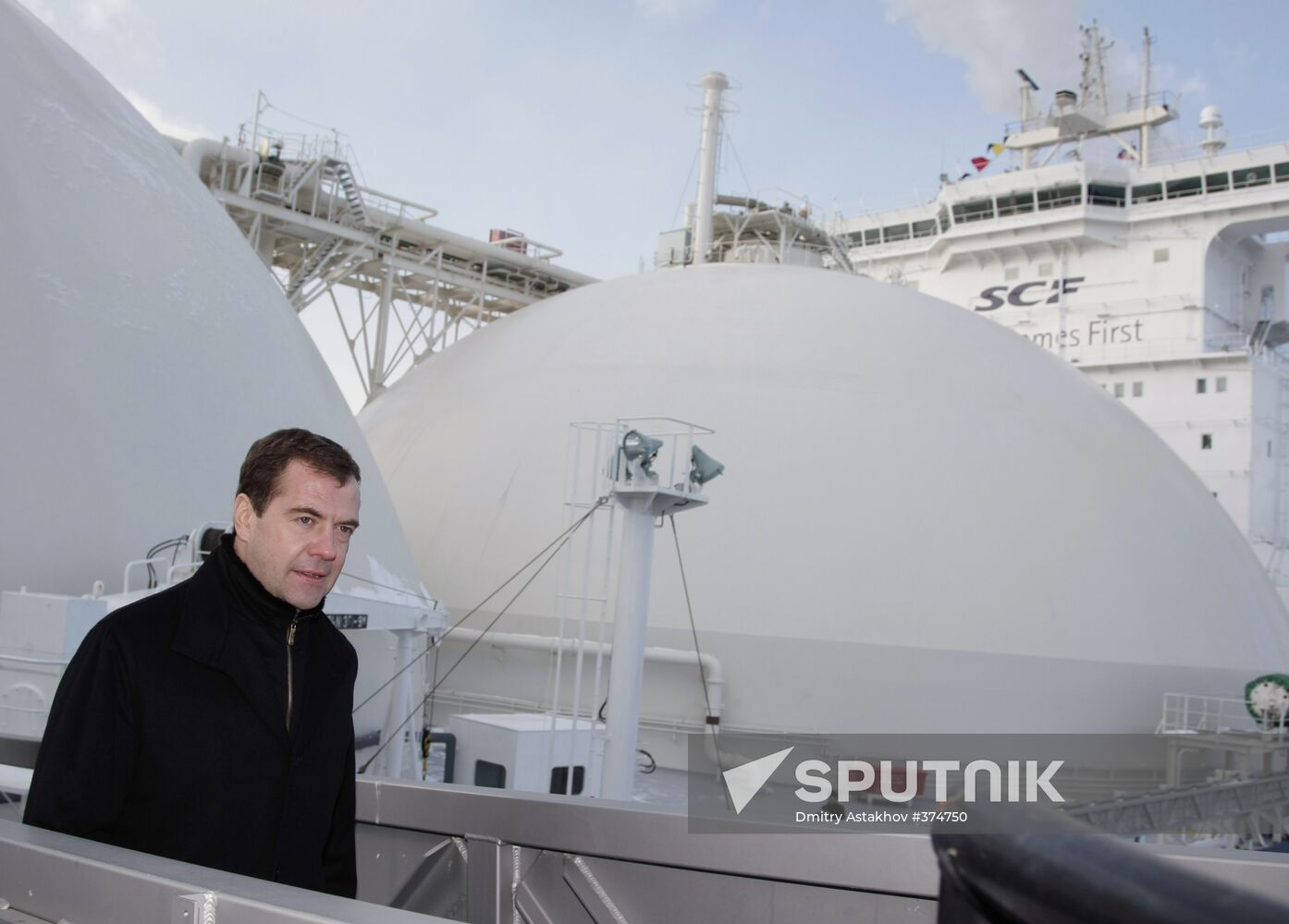 Dmitry Medvedev examined Grand Aniva tanker