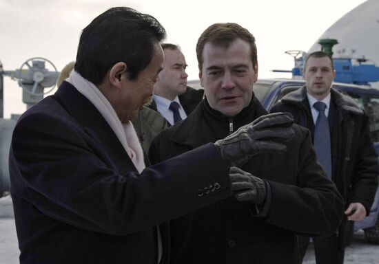Dmitry Medvedev and Taro Aso examine Grand Aniva tanker