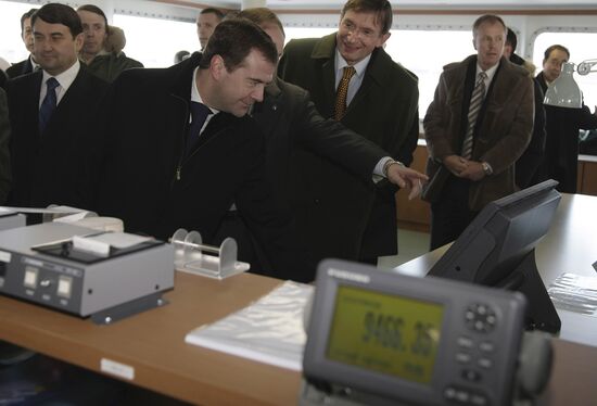 Dmitry Medvedev examined Grand Aniva tanker