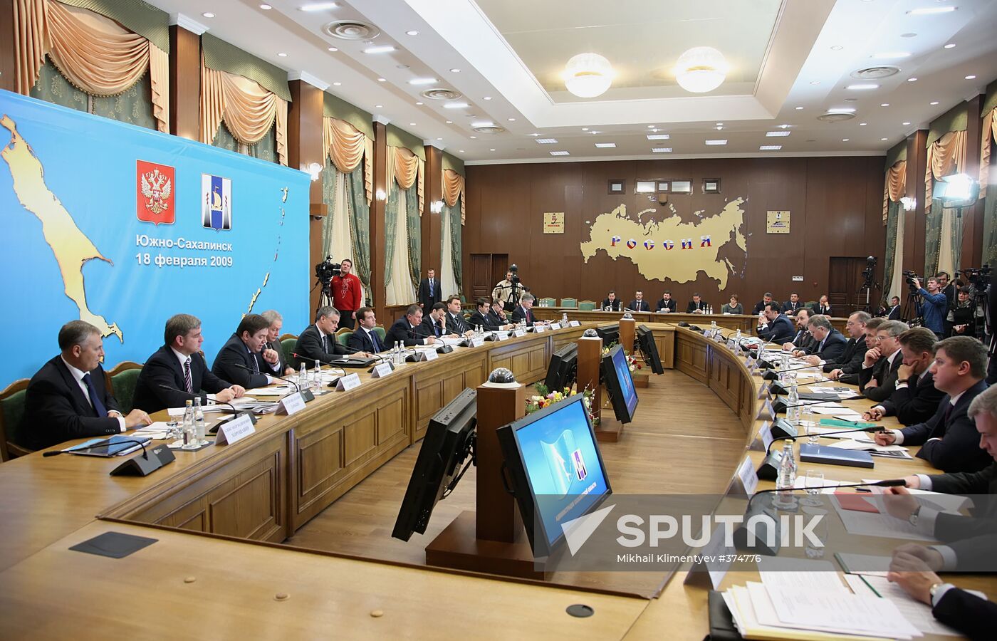 Dmitry Medvedev chairs meeting in Yuzhno-Sakhalinsk