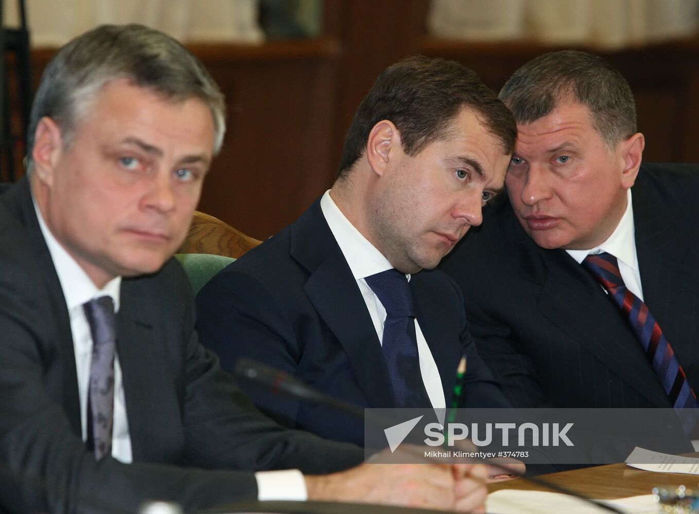 Dmitry Medvedev chairs meeting in Yuzhno-Sakhalinsk