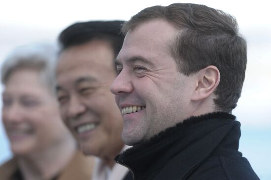 Dmitry Medvedev and Taro Aso examine Grand Aniva tanker