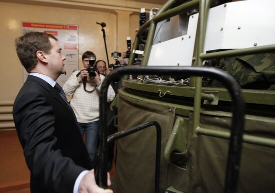 Dmitry Medvedev visiting the Chita tank school