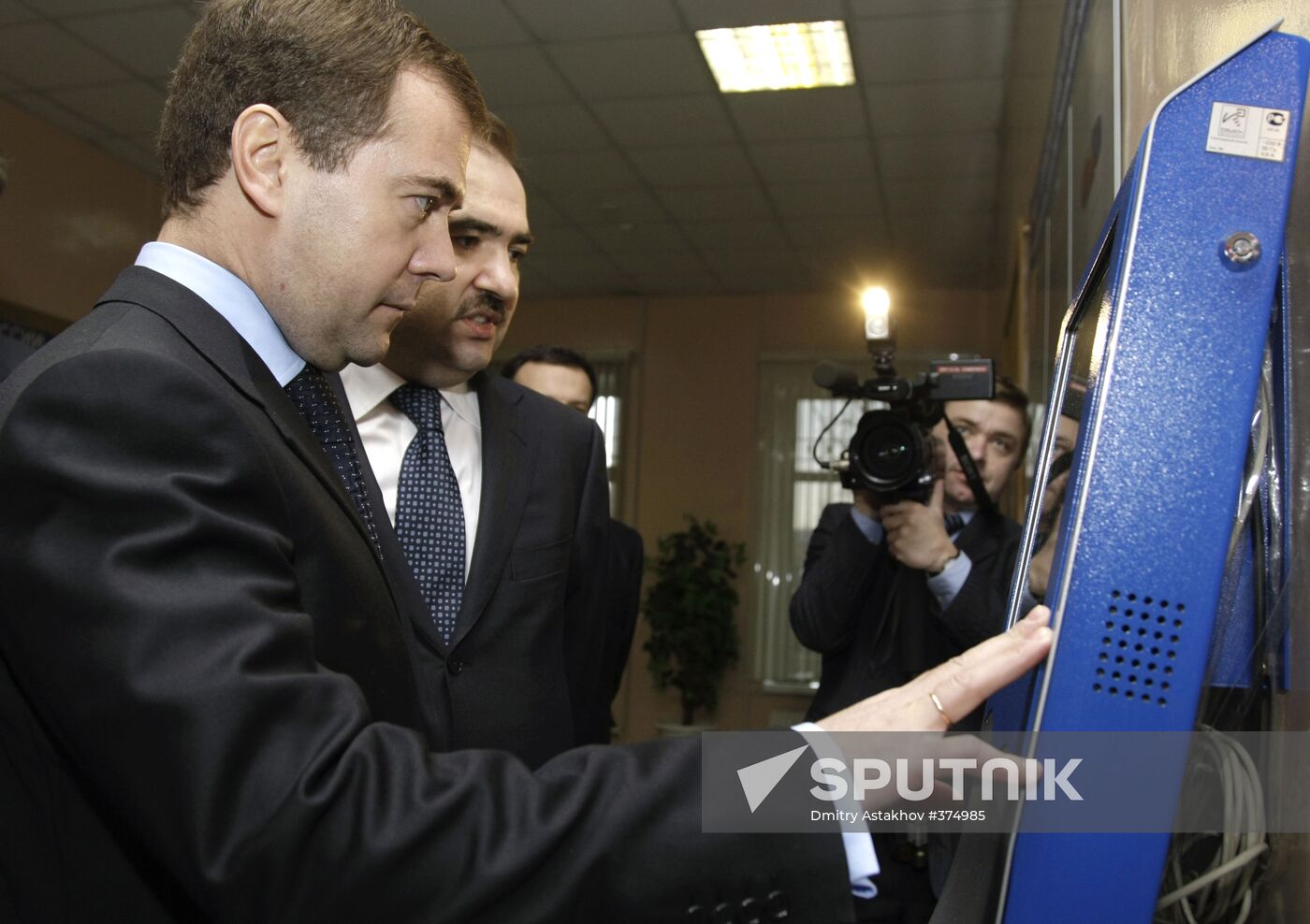 Dmitry Medvedev visiting the Pension Fund's regional division