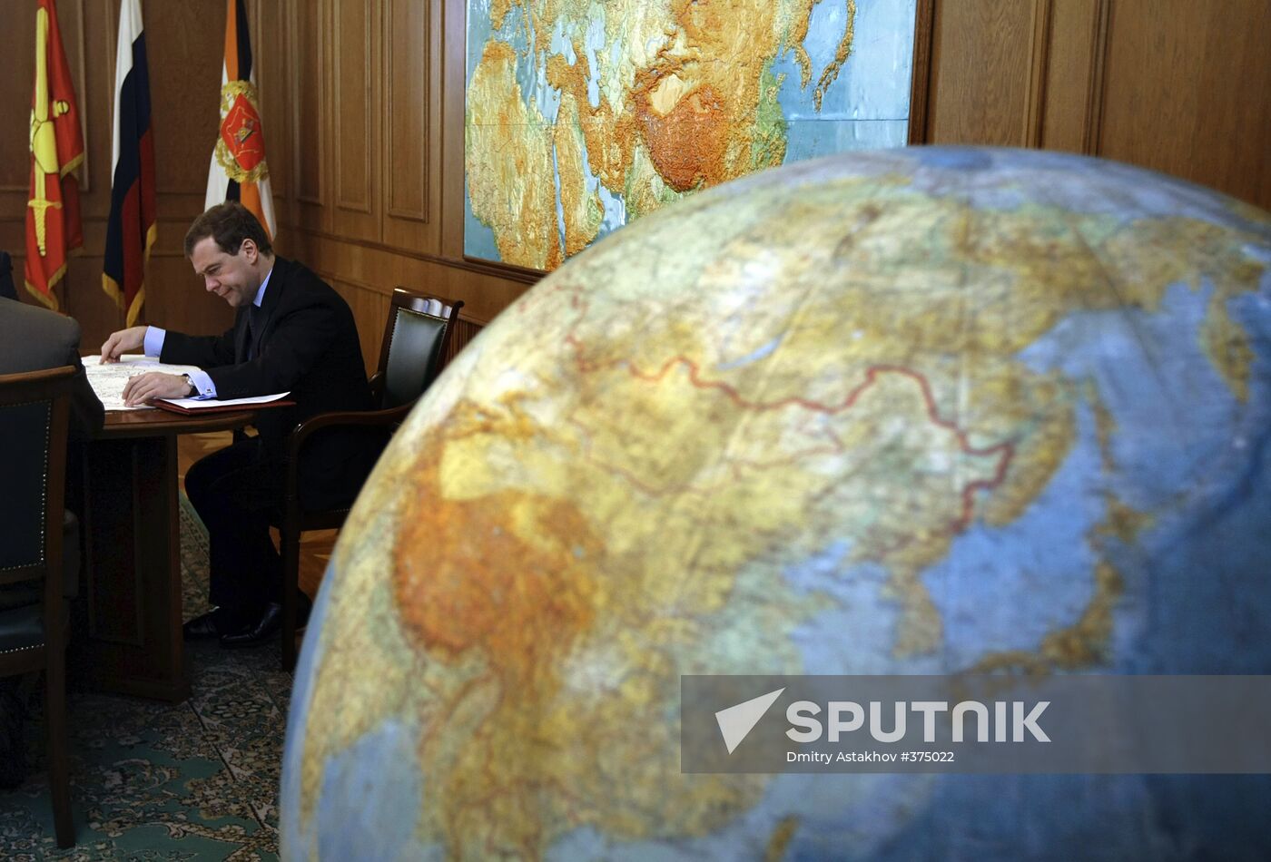 Dmitry Medvedev visits Siberian military district headquarters