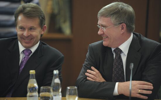 Dmitry Medvedev chairs meeting in Yuzhno-Sakhalinsk