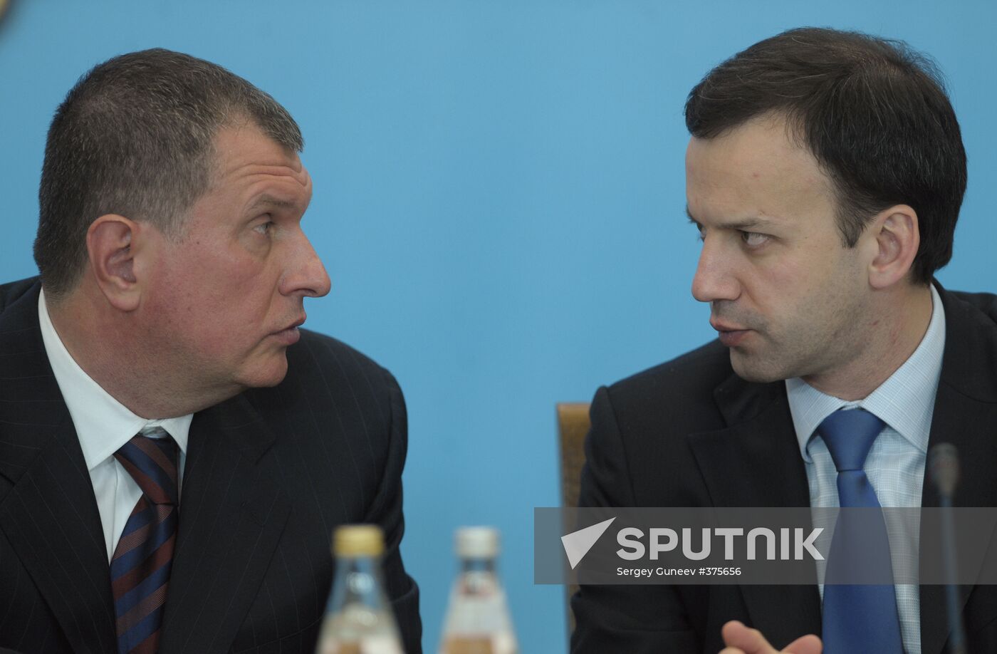 Dmitry Medvedev chairs meeting in Yuzhno-Sakhalinsk