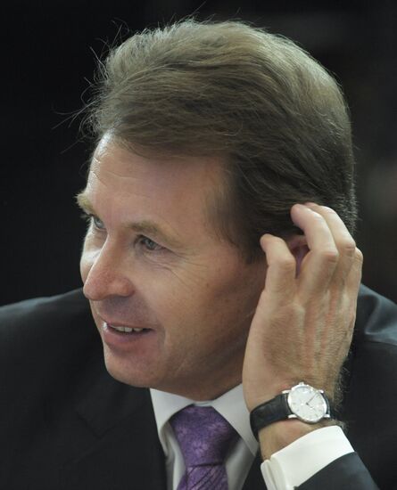 Dmitry Medvedev chairs meeting in Yuzhno-Sakhalinsk