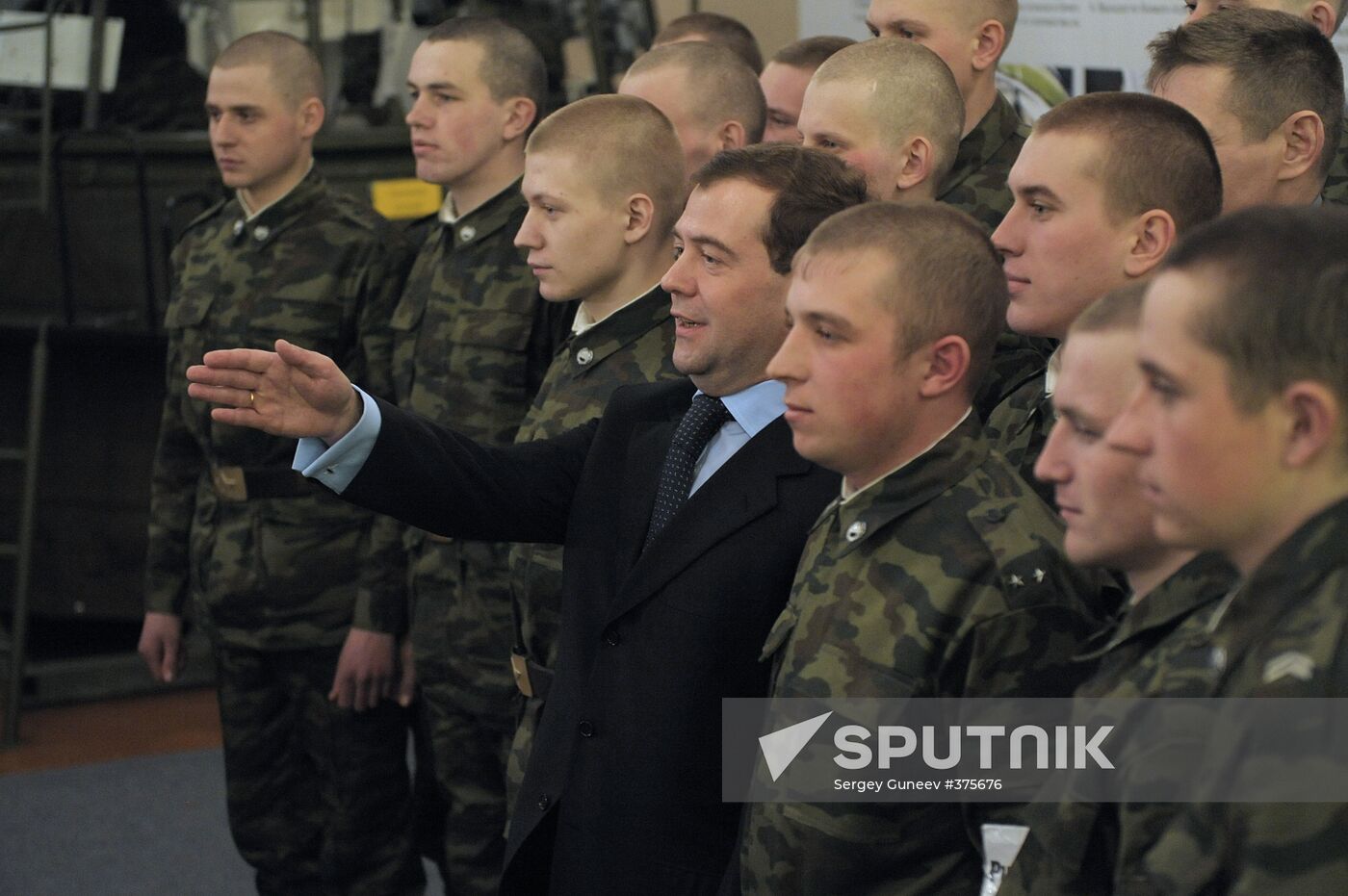 Dmitry Medvedev tours armor school in Chita