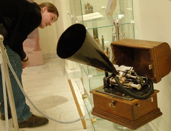 Exhibition in honor of Dmitry Mendeleyev's 175th birthday