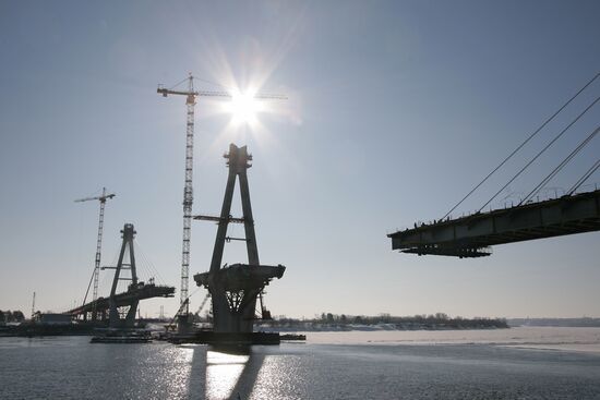 Building a suspension bridge over the Oka River in Murom