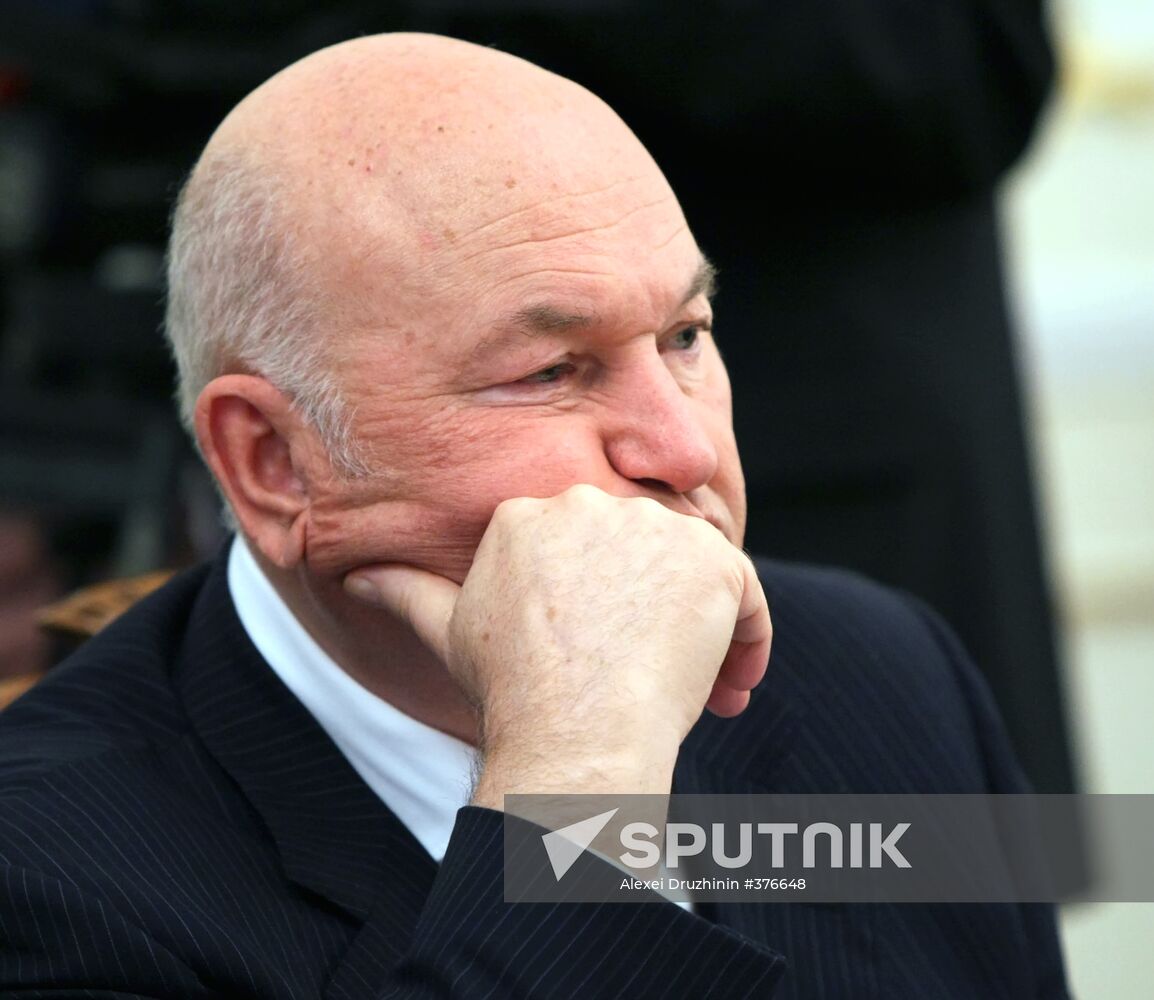 Putin meets United Russia leaders